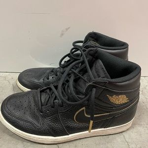 air jordan 1  black gold size 9.5